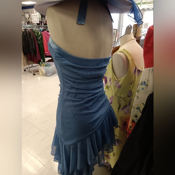 Formal dress - Picture 2 of 2